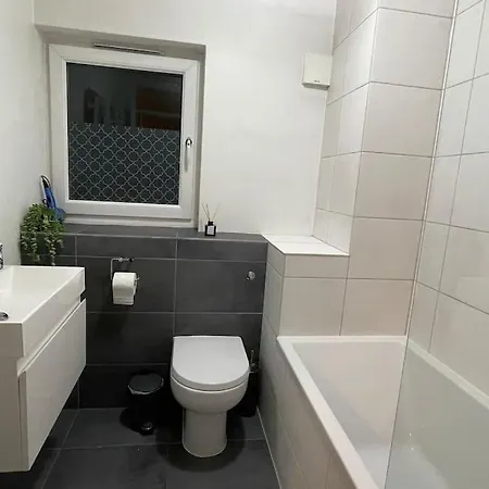 Cosy Flat For 4, Family Friendly, Private Parking, Close To Central Londres Exterior foto