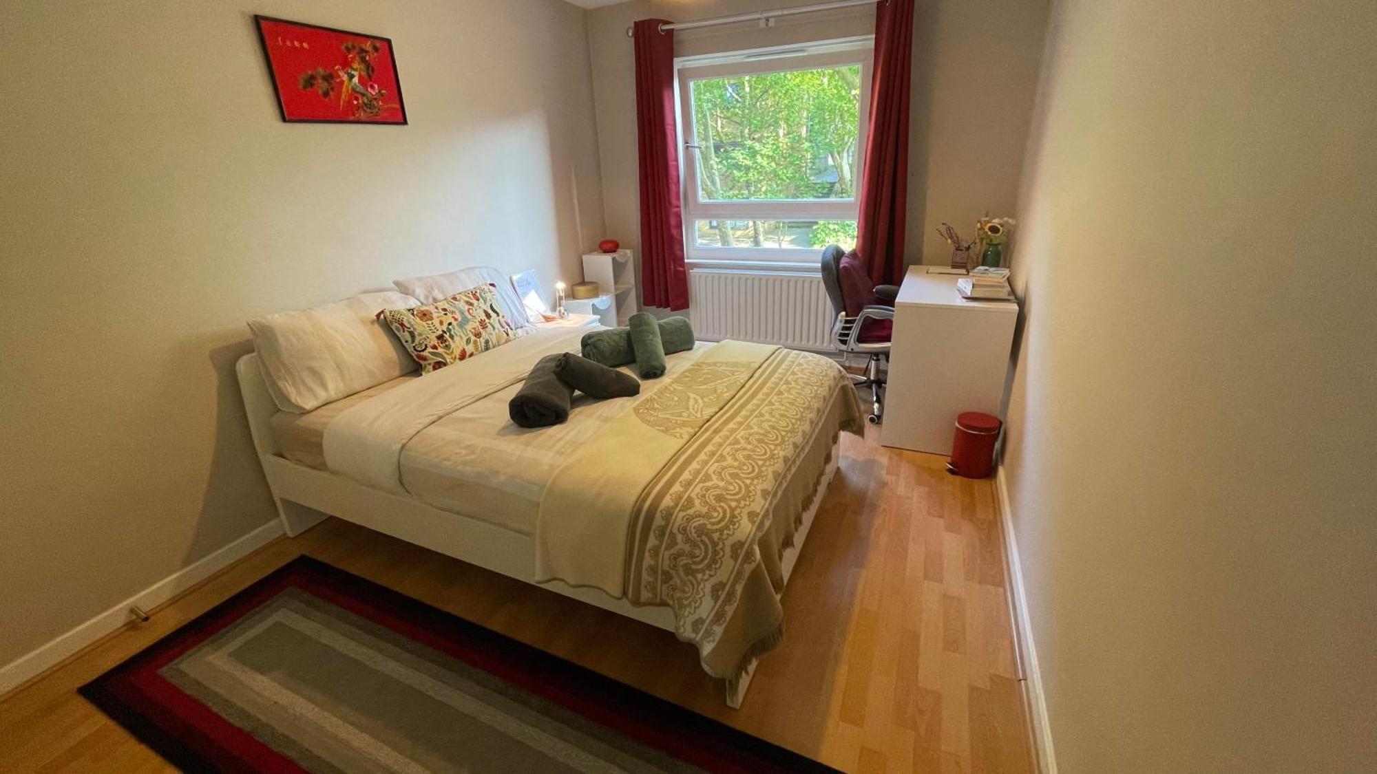 Cosy Flat For 4, Family Friendly, Private Parking, Close To Londra