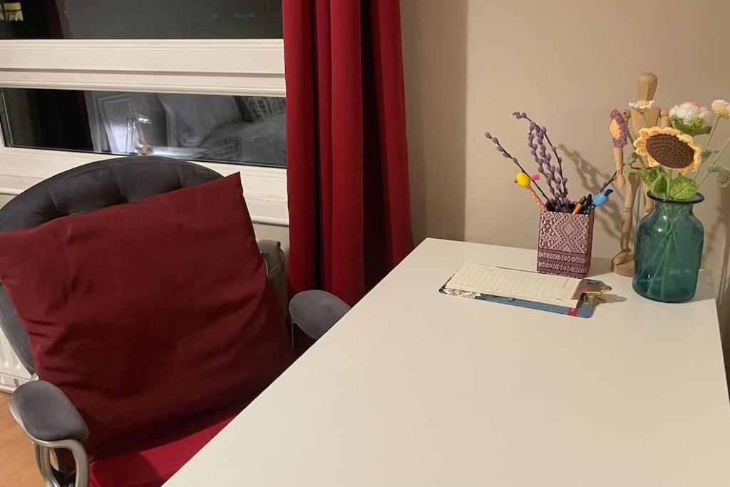 Cosy Flat For 4, Family Friendly, Private Parking, Close To Appartamento *