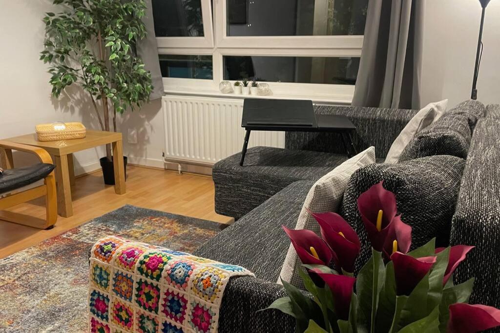 Cosy Flat For 4, Family Friendly, Private Parking, Close To Appartamento Londra