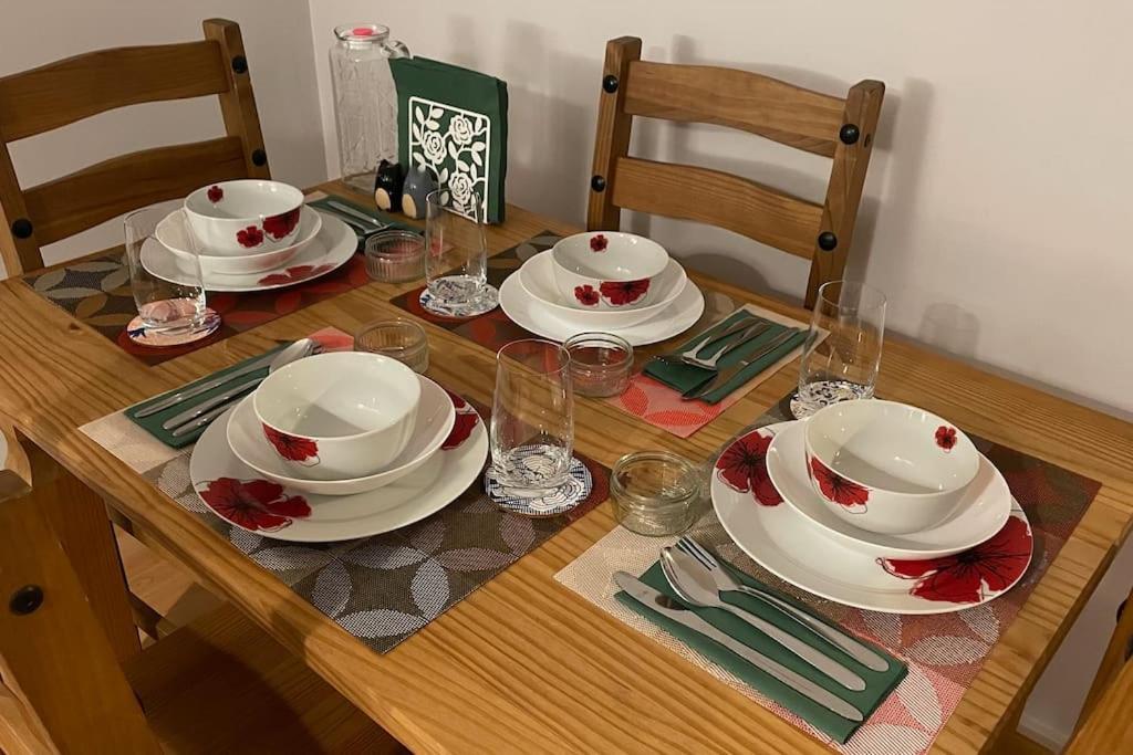 Cosy Flat For 4, Family Friendly, Private Parking, Close To Londra